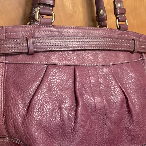 COACH HAMPTON WINE PURPLE LEATHER SATCHEL. CLEAN!! VERY MINOR WEAR TO CORNERS. - Picture 7 of 15
